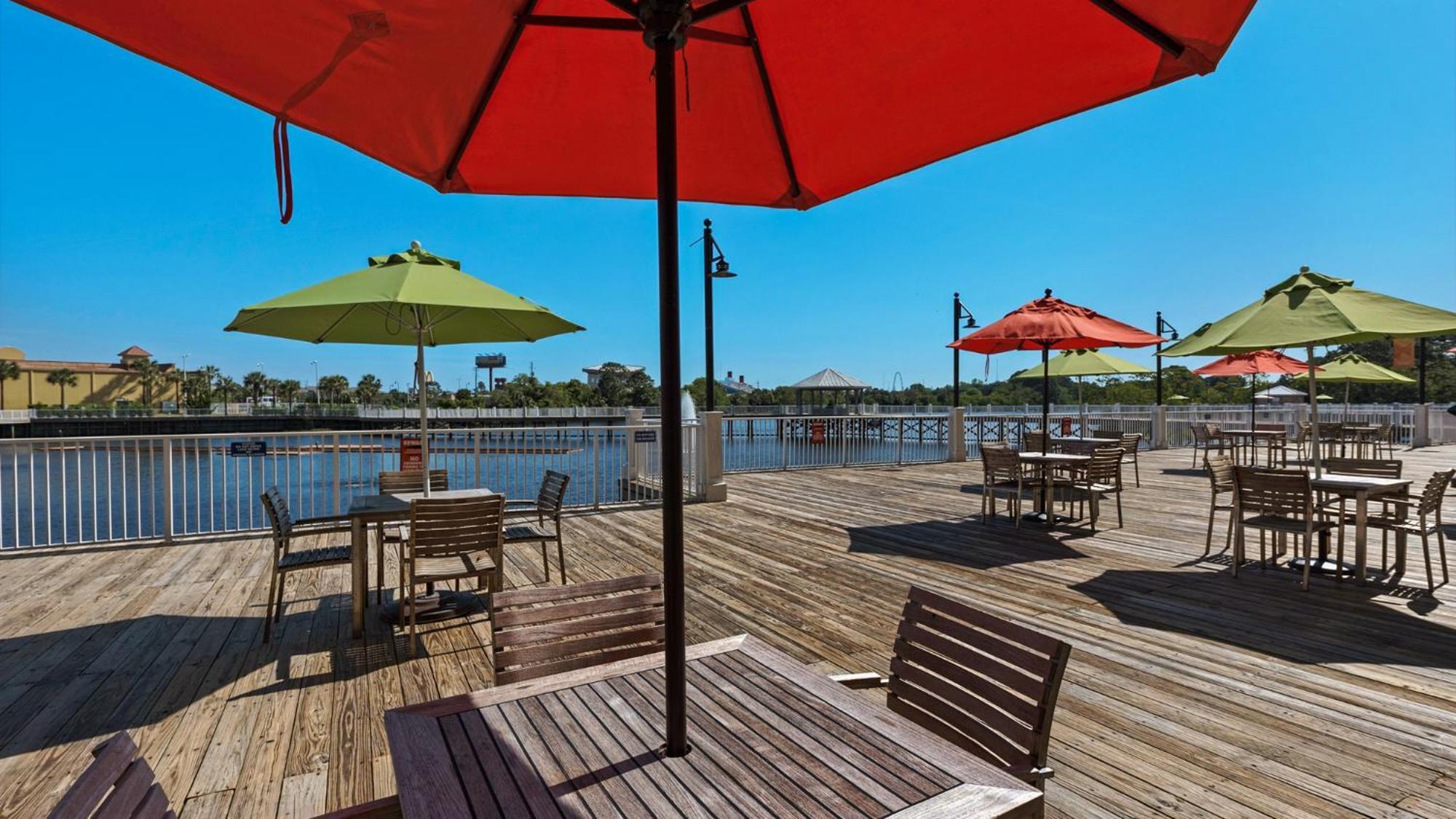 Laketown Wharf 834