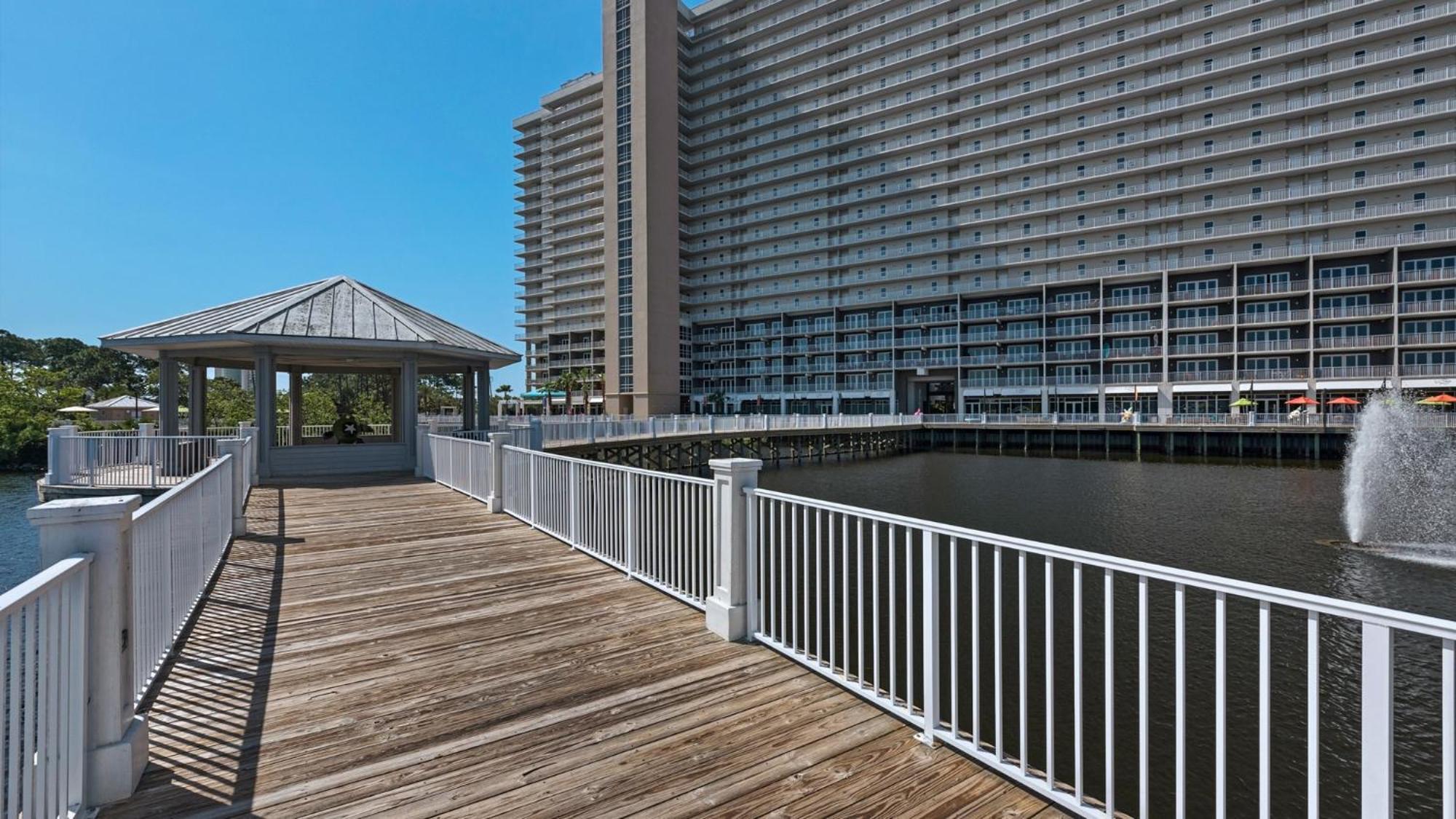 Laketown Wharf 834 *