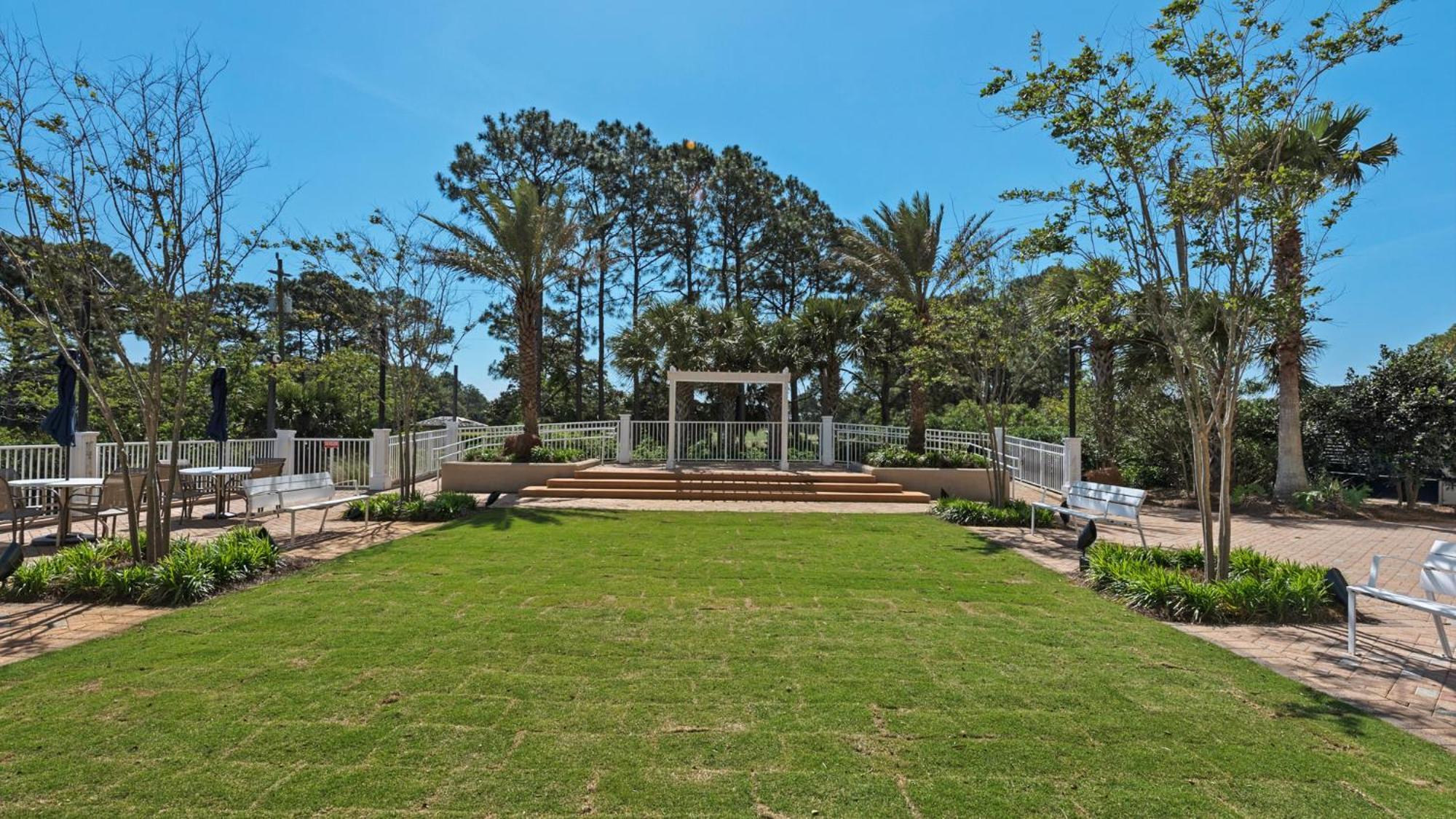 Holiday home Laketown Wharf 834