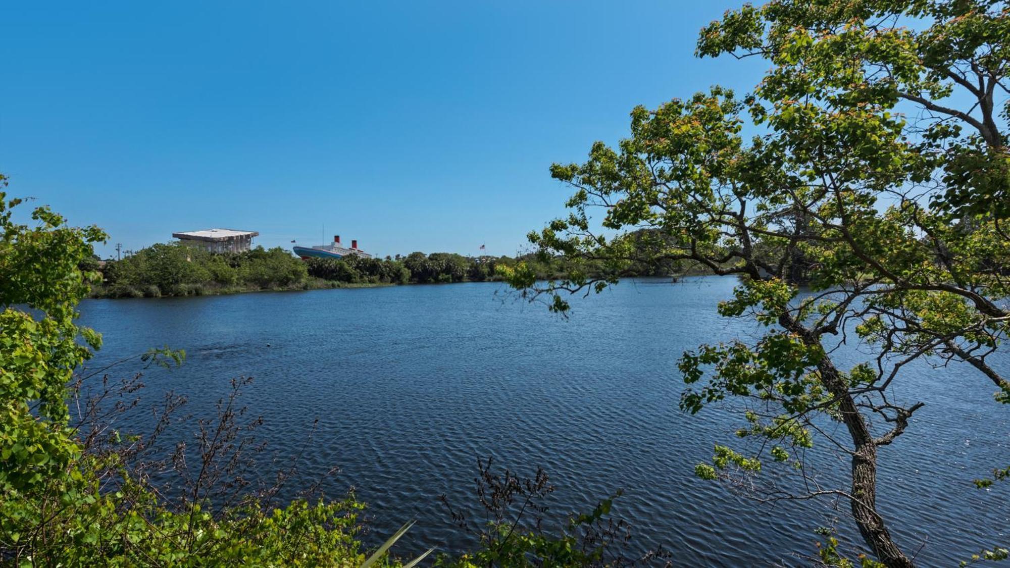 Laketown Wharf 834 Holiday home *