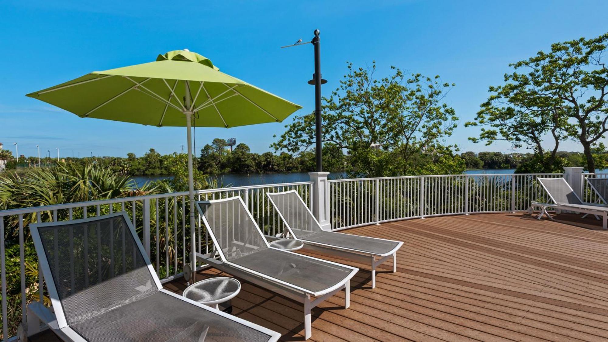 Laketown Wharf 834