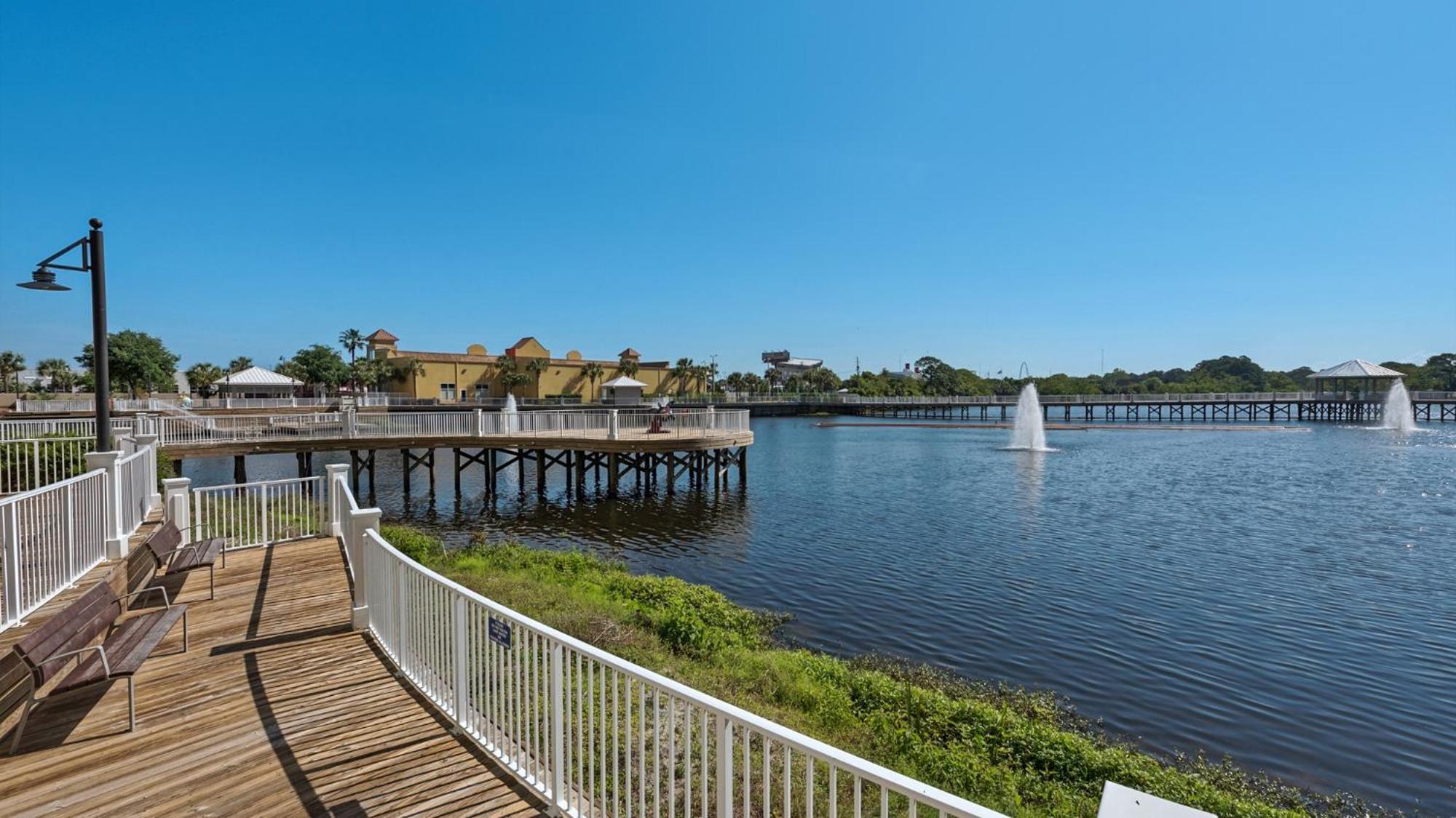 Laketown Wharf 834 Holiday home *